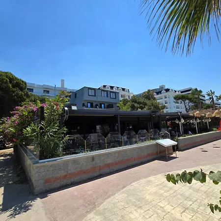 Hotell Okej Golem (Tirana)